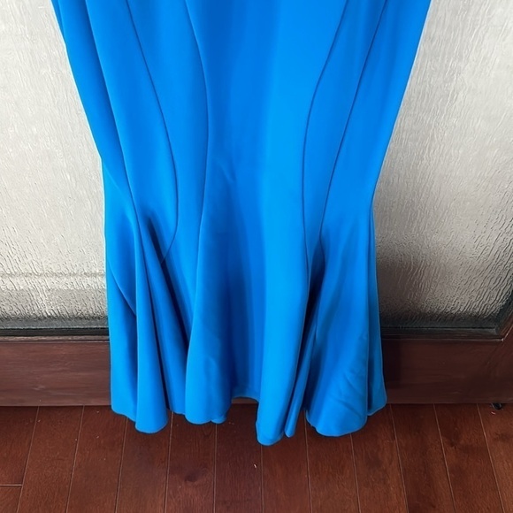 Chiara Boni
La Petite Robe di
Cobalt Maeli Gown 40P US size 4-6 petite - Picture 12 of 16